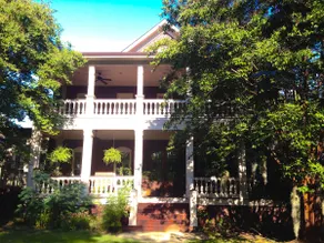 Private suite in a Southern Gothic mansion - Image 3