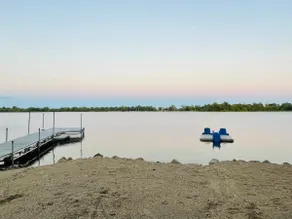 Lake Escape with paddle boards, fire pit & game room - Image 5