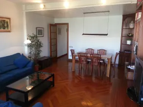 Appartamento soleggiato con posto auto - Image 2