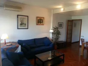 Appartamento soleggiato con posto auto - Image 3