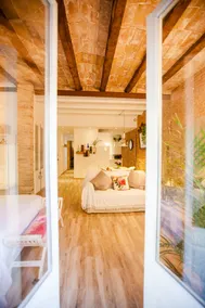 Renovated & Vintage Sagrada Familia - HUTB-010857 - Image 3