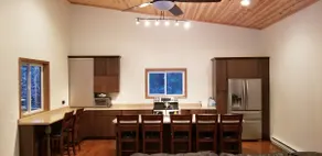 Modern - Europäisch inspiriert - Riverfront Bungalow - Image 3