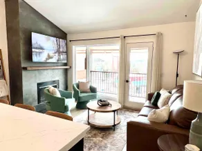 Cozy mtn view downtown condo. 3 min walk to lifts! - Image 2