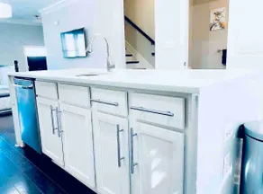 Gorgeous 4-Level Home w/ Parking Free Cancellation - Image 5