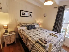 Cosy two-bed cottage. Sleeps 4. Pets welcome. - Image 5