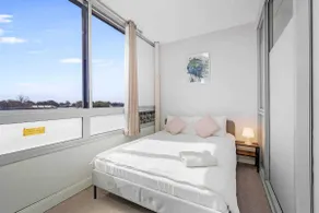 2BR Apt View+Pool+Gym+Free 2 Parking+WIFI+Netflix - Image 4