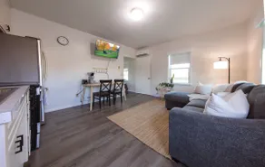 Cozy 1 bedroom vacation home with attached garage - Image 2