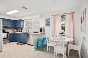 King Bed Near Pickleball, Beach & Downtown - Image 5