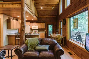 Hilltop Hideaway Log Cabin - Image 4
