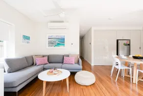 Stylish, Modern 4 bedroom Apartment in Bondi Beach - Image 3