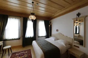 401 · Old City Brand New SPACIOUS with Balcony - Image 3