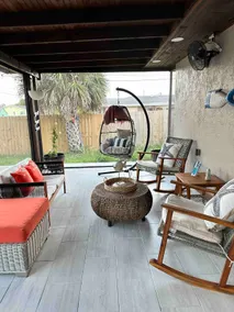 Cozy Coastal Retreat 6 minutes to the Beach - Image 2