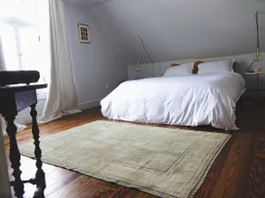 ☆ Hidden Gem ☆ Designer Bungalow with Free Parking - Image 5