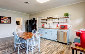 🌟5 Bed Downtown House🌟 - Image 4