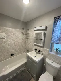 Beautiful home, parking on premises , comfy, quiet - Image 5