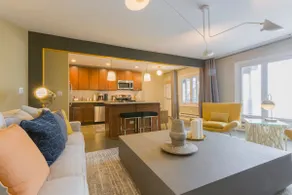 Executive Apartment on Lake Michigan with parking - Image 4