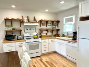 Cabin on the Farm - Image 2