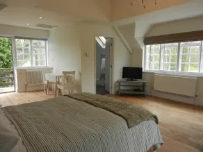 Spacious Riverside Annexe & garden - Image 2