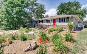 Charming garden level suite with private entrance - Image 4