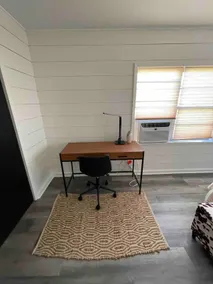 Pet friendly 2/1 home - 1 block to downtown Shiner - Image 5