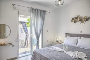 Haraki Acqua e Sole Ground Floor House - Image 4