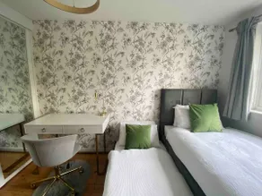 2 Bed House in Hampton - Free parking - Image 3