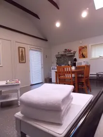 Comfy private studio in historic Meridian Kessler - Image 4