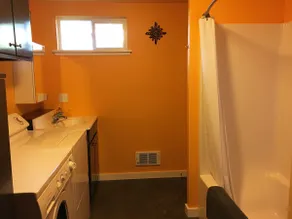 Clear, Clean, Quiet Private Room - Image 3