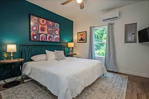 Peacock Cottage | 3blks to dwntwn | King Bed - Image 3
