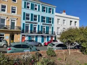 \"The Nautical\" Pet Friendly Seafront Apartment - Image 2