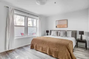 Stunning New 2BR Apt, 10 Min to NYC - Image 5