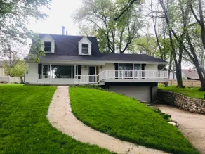 Spacious Home - The Barry House sleeps 8/10 people - Image 3