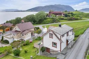 Spacious detached house near Fuglefjellet on Runde - Image 3