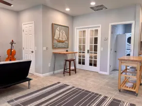 Remodeled One Bedroom Condo in Mid-Town - Image 2