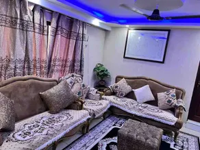 Spacious Centrally Located Rooftop Suite - Image 4