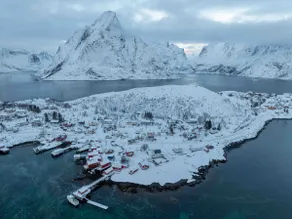 Reine Fishermans House - Mountain & Seaview - Image 3