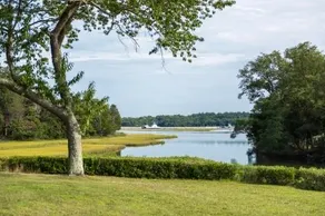 Waterfront Shelter Island Beach House With Dock - Image 3