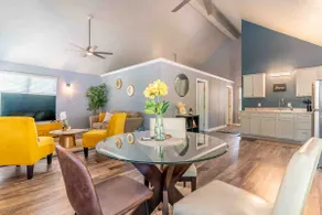 SOMA Carriage Suite w/ Courtyard - Image 2