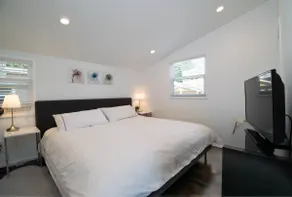 New & contemporary in a prime Seattle neighborhood - Image 4