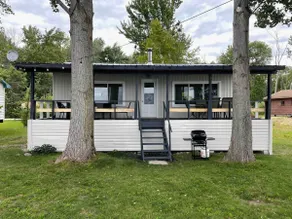 2 Bedroom Cottage on the Ottawa River - Image 2