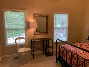 Sweet Retreat cozy Lake Martin cottage with a pool - Image 4