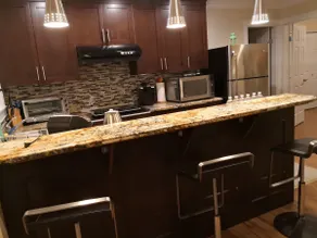 Large 2Br+Den own patio+parking elite area near DT - Image 5