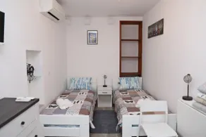 Sailboat house - Image 5