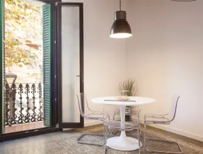 VALLS 2 -Antique & Modernist Apt- w/Elevator now! - Image 5