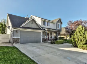 4 BDRM located next to EVERYTHING! - Image 2