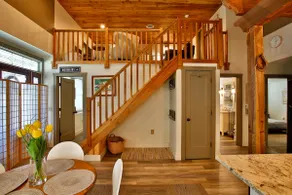 ★Chic Loft w/ Indoor Pergola & Lots of Space - Image 4