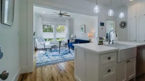 Walkable Historic Heights New Garage Apartment - Image 4