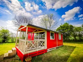 Red Cottage (4 people) in large estate - Image 2