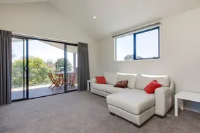 Double Spa Bath, 200m to Beach & Relaxing stay - Image 4