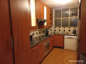Central, Spacious 2-Bed Mid/Long-stay Apartment - Image 2